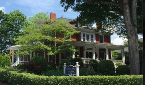 A Chestnut Street Inn A Chestnut Street Inn