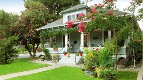 Holcomb House Bed and Breakfast