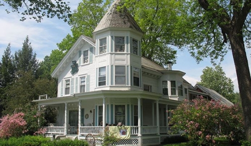 The Hugging Bear Inn