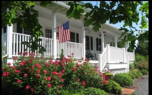 Lazyjack Inn on Dogwood Harbor