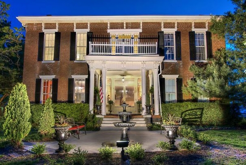 Historic Maple Hill Manor 1851